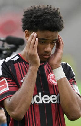 Malik Pimpong fotografiert beim Fußball Bundesliga Spiel Eintracht Frankfurt gegen den. FC Augsburg am 6.9.2026 in Frankfurt. (DFL DFB REGULATIONS PROHIBIT ANY USE OF PHOTOGRAPHS as IMAGE SEQUENCES and or QUASI-VIDEO) *** Malik Pimpong takes photos at the Bundesliga soccer match between Eintracht Frankfurt and FC Augsburg on September 6, 2026, in Frankfurt. DFL and DFB regulations prohibit any use of photographs as image sequences and or quasi-video.