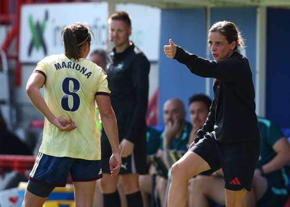 Crawley, England, 6th September 2026. Renee Slegers head coach of Arsenal talks with Mariona Caldentey of Arsenal during the Brighton Women vs Arsenal Women Barclays Women s Super League match at Broadfield Stadium, Crawley. Picture credit should read: Paul Terry Sportimage EDITORIAL USE ONLY. No use with unauthorised audio, video, data, fixture lists, club league logos or live services. Online in-match use limited to 120 images, no video emulation. No use in betting, games or single club league player publications. SPI_222_PT_Brighton_W_Arsenal_W SPI-4977-0222