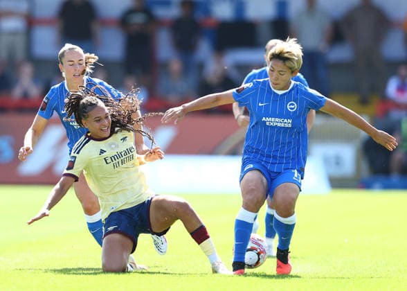 Crawley, England, 6th September 2026. Lisa Baum of Arsenal and Kiko Seike of Brighton & Hove Albion challenge for the ball during the Brighton Women vs Arsenal Women Barclays Women s Super League match at Broadfield Stadium, Crawley. Picture credit should read: Paul Terry Sportimage EDITORIAL USE ONLY. No use with unauthorised audio, video, data, fixture lists, club league logos or live services. Online in-match use limited to 120 images, no video emulation. No use in betting, games or single club league player publications. SPI_227_PT_Brighton_W_Arsenal_W SPI-4977-0227
