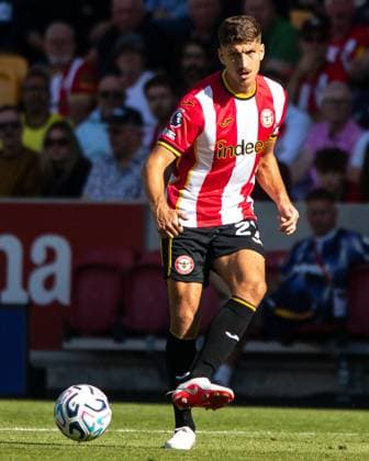 Vitaly Janelt of Brentford passes the ball Brentford v Sunderland, Premier League Football, Football, Gtech Community Stadium, London, UK - 05 Sep 2026London Gtech Community Stadium United Kingdom EDITORIAL USE ONLY No use with unauthorised audio, video, data, fixture lists, club league logos or live services. Online in-match use limited to 120 images, no video emulation. No use in betting, games or single club league player publications. Copyright: xSeanxTroup Shutterstockx 17134971en