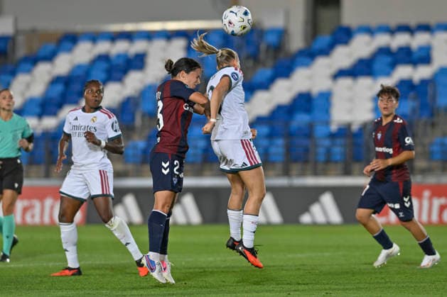September 6, 2026, Madrid, Madrid, Spain: 20 ELISA SENSS of Real Madrid CF Femenino disputes a ball 23 SAMARA ORTIZ of SD Eibar Femenino during the Spanish Women League, Liga F, football match played between REAL MADRID fem Vs SD EIBAR femenino at Alfredo Di Stefano stadium on September 6, 2026, in Valdebebas, Madrid, Spain. Madrid Spain - ZUMAc312 20260906_zsp_c312_272 Copyright: xOscarxManuelxSanchezx
