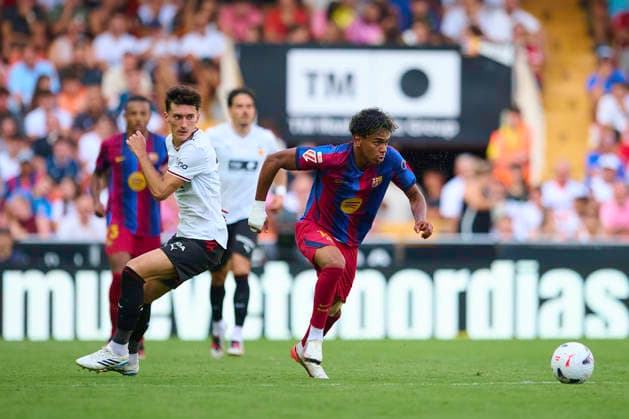 Valencia CF v FC Barcelona, Barca - LaLiga EA Sports 2026 27 VALENCIA, SPAIN - SEPTEMBER 6: Lamine Yamal of FC Barcelona runs with the ball during the LaLiga EA Sports 2026 27 match between Valencia CF and FC Barcelona at Mestalla Stadium on September 6, 2026, in Valencia, Spain. (Photo by Francisco Macia Photo Players Images Magara Press) Valencia Mestalla Stadium Spain Copyright: xFranciscoxMaciax