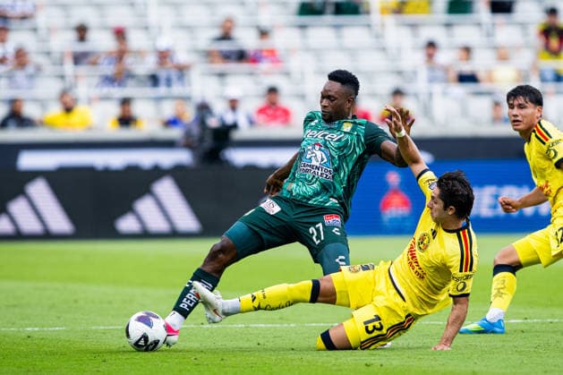 September 6, 2026, Houston, Texas, USA: Club Leon forward DIBER CAMBINDO (27) and Club America midfielder ALAN CERVANTES (13) battle for the ball during the first half of the Leagues Cup Third Place match at Shell Energy Stadium. Soccer 2026: Leagues Cup: Club America Vs. Club Leon  - ZUMAh306 20260906_zsp_h306_009 Copyright: xOscarxHerrerax