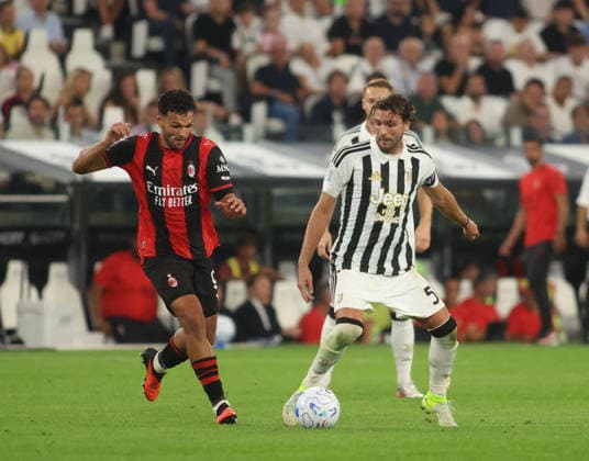 SOCCER - Serie A - Juventus FC vs. AC Milan Photo by IPA ABACAPRESS.COM88214599 - Goncalo Ramos of AC Milan and Manuel Locatelli of Juventus FC during the Italian Serie A 2026–27 season soccer match between Juventus FC and AC Milan on September 6, 2026, at Allianz Stadium in Turin, Italy. Photo by Nderim KACELI Turin Italy  Copyright: xIPAxSport ABACAx