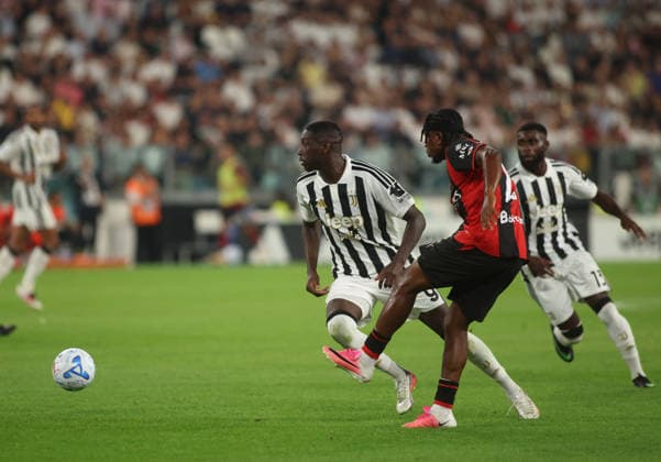 SOCCER - Serie A - Juventus FC vs. AC Milan Photo by IPA ABACAPRESS.COM88214595 - Samuel Chukwueze of AC Milan and Randal Kolo Muani of Juventus FC during the Italian Serie A 2026–27 season soccer match between Juventus FC and AC Milan on September 6, 2026, at Allianz Stadium in Turin, Italy. Photo by Nderim KACELI Turin Italy  Copyright: xIPAxSport ABACAx