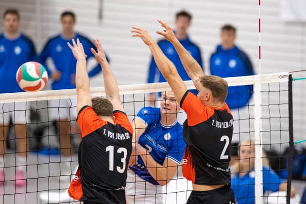TVV Men s Cup Final: Blue Volleys Gotha vs. 1 VSV Jena 90, Erfurt, September 6, 2026. Richard Werner (2, Blue Volleys Gotha) against Noah Henkel (13, 1 VSV Jena 90) on the left and Felix Roller (2, 1 VSV Jena 90) on the right TVV Men’s Cup Final: Blue Volleys Gotha vs. 1 VSV Jena 90, Riethsporthalle, Erfurt, September 6, 2026 Copyright: xBEAUTIFULxSPORTS Duehringx