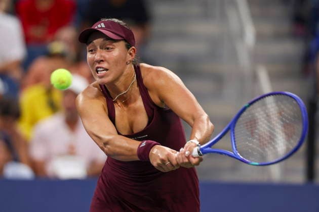 US Open tennis tournament - Day 8 Jessica Pegula of the USA in action against Sorana Cirstea of Romania during their Women™s Singles round four match of the US Open Tennis Championships at the USTA Billie Jean King National Tennis Center in Flushing Meadows, New York, USA, 06 September 2026. FLUSHING MEADOWS NEW YORK United States  Copyright: xSARAHxYENESELx