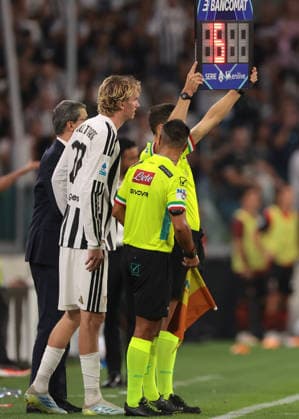 Juventus v AC Milan - Serie A - Season 2026-2027 Turin, Italy, 6th September 2026. Matteo Fabris, Juventus Team Manager and Nick Woltemade of Juventus look confused as initially the wrong number is displayed on the substitues board as the German forward prepares to enter the field of play in place of team mate Douglas Luiz whilst the number shown was that of Manuel Locatelli of Juventus during the Juventus vs AC Milan Serie A match at Allianz Stadium, Turin. Picture credit should read: Jonathan Moscrop Turin Allianz Stadium Italy