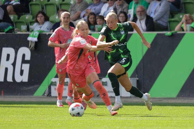 06.09.2026, xgrfx, Fussball Google Pixel Frauen-Bundesliga, VfL Wolfsburg - SV Werder Bremen v.l. Marie Gmeinder (SV Werder Bremen), Ella Peddemors (VfL Wolfsburg) Wolfsburg *** September 6, 2026, xgrfx, Soccer Google Pixel Women s Bundesliga, VfL Wolfsburg vs. SV Werder Bremen, Marie Gmeinder (SV Werder Bremen), Ella Peddemor (VfL Wolfsburg), Wolfsburg