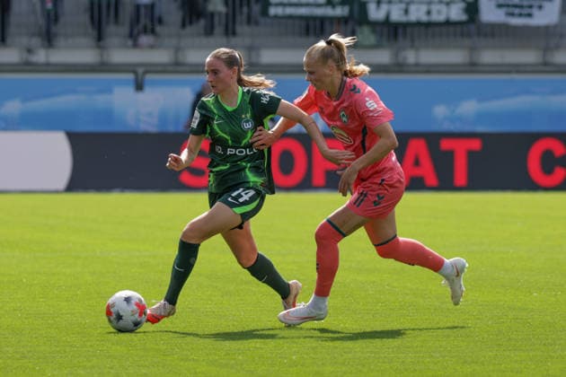 06.09.2026, xgrfx, Fussball Google Pixel Frauen-Bundesliga, VfL Wolfsburg - SV Werder Bremen v.l. Smilla Vallotto (VfL Wolfsburg), Isabella Jaron (SV Werder Bremen) Wolfsburg *** September 6, 2026, xgrfx, Soccer Google Pixel Women s Bundesliga, VfL Wolfsburg vs. SV Werder Bremen, Smilla Vallotto (VfL Wolfsburg), Isabella Jaron (SV Werder Bremen), Wolfsburg