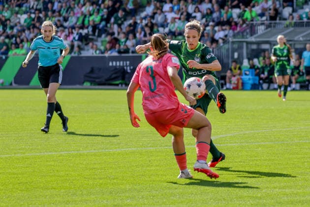 06.09.2026, xgrfx, Fussball Google Pixel Frauen-Bundesliga, VfL Wolfsburg - SV Werder Bremen v.l. Wiktoria Zieniewicz (SV Werder Bremen), Svenja Huth (VfL Wolfsburg) Wolfsburg *** September 6, 2026, xgrfx, Soccer Google Pixel Women s Bundesliga, VfL Wolfsburg vs. SV Werder Bremen, Wiktoria Zieniewicz, SV Werder Bremen, Svenja Huth, VfL Wolfsburg, Wolfsburg