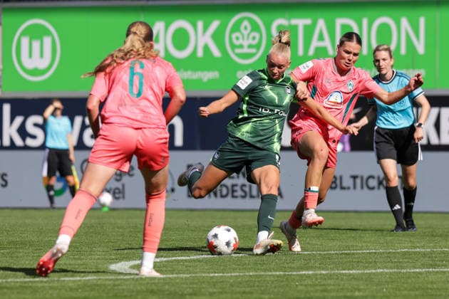 06.09.2026, xgrfx, Fussball Google Pixel Frauen-Bundesliga, VfL Wolfsburg - SV Werder Bremen v.l. Ella Peddemors (VfL Wolfsburg), Juliane Wirtz (SV Werder Bremen) Wolfsburg *** September 6, 2026, xgrfx, Soccer Google Pixel Women s Bundesliga, VfL Wolfsburg vs. SV Werder Bremen, Ella Peddemor (VfL Wolfsburg), Juliane Wirtz (SV Werder Bremen), Wolfsburg