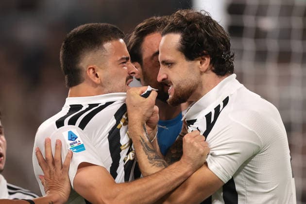 Juventus v AC Milan - Serie A - Season 2026-2027 Turin, Italy, 6th September 2026. Federico Gatti of Juventus celebrates with team mates Edon Zhegrova and Carlo Pinsoglio after scoring an injury time header to level things at 1-1 during the Juventus vs AC Milan Serie A match at Allianz Stadium, Turin. Picture credit should read: Jonathan Moscrop Turin Allianz Stadium Italy