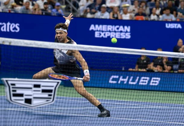 US Open tennis tournament - Day 8 Ben Shelton of the USA in action against Stefanos Tsitsipas of Greece during the Men s Singles fourth round of the US Open Tennis Championships in Flushing Meadows, New York, USA, 06 September 2026. FLUSHING MEADOWS NEW YORK United States  Copyright: xCRISTOBALxHERRERA-ULASHKEVICHx