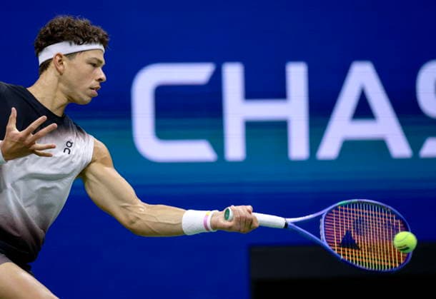 US Open tennis tournament - Day 8 Ben Shelton of the USA in action against Stefanos Tsitsipas of Greece during the Men s Singles fourth round of the US Open Tennis Championships in Flushing Meadows, New York, USA, 06 September 2026. FLUSHING MEADOWS NEW YORK United States  Copyright: xCRISTOBALxHERRERA-ULASHKEVICHx