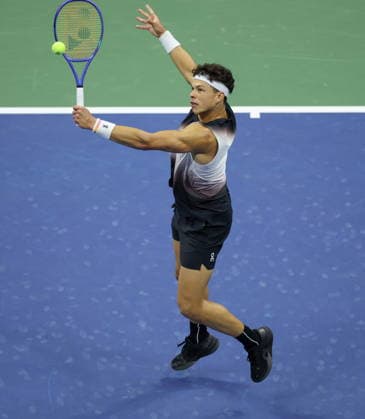 US Open tennis tournament - Day 8 Ben Shelton of the US in action against Stefanos Tsitsipas of Greece during the Men s Singles round of 16 of the US Open Tennis Championships in Flushing Meadows, New York, USA, 06 September 2026. FLUSHING MEADOWS NEW YORK United States  Copyright: xBRIANxHIRSCHFELDx