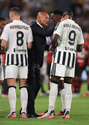 Juventus v AC Milan - Serie A - Season 2026-2027 Italy, 6th September 2026. Luciano Spalletti Head coach of Juventus encourages Randal Kolo Muani of Juventus during a cooling break in the Juventus vs AC Milan Serie A match at Allianz Stadium, Turin. Picture credit should read: Jonathan Moscrop Turin Allianz Stadium Italy