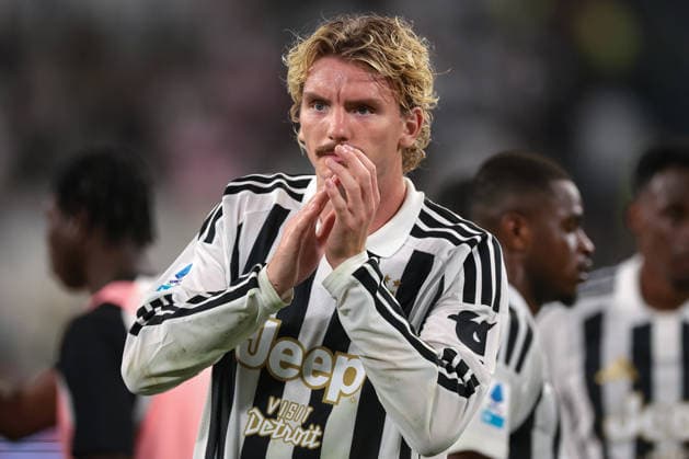 Juventus v AC Milan - Serie A - Season 2026-2027 Italy, 6th September 2026. New signing Nick Woltemade of Juventus applauds the fans following the final whistle of the Juventus vs AC Milan Serie A match at Allianz Stadium, Turin. Picture credit should read: Jonathan Moscrop Turin Allianz Stadium Italy