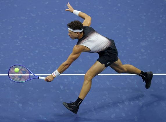 US Open tennis tournament - Day 8 Ben Shelton of the US in action against Stefanos Tsitsipas of Greece during the Men s Singles round of 16 of the US Open Tennis Championships in Flushing Meadows, New York, USA, 06 September 2026. FLUSHING MEADOWS NEW YORK United States  Copyright: xBRIANxHIRSCHFELDx