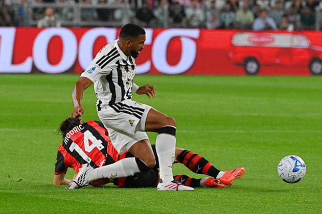SOCCER - Serie A - Juventus FC vs. AC Milan Photo by IPA ABACAPRESS.COM88207750 - Luka Modric (AC Milan) against Gleison Bremer (Juventus FC) during the Juventus FC vs. AC Milan Italian Serie A soccer match in Turin, Italy, on September 6, 2026 Turin Italy  Copyright: xIPAxSport ABACAx