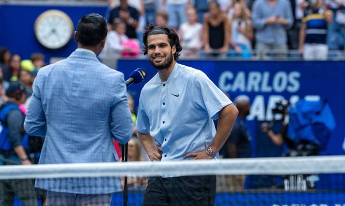 2026 US Open - Day 8 NEW YORK, NEW YORK - SEPTEMBER 6: Carlos Alcaraz of Spain at the interview on the court with Prakash Amritraj after his match against Tommy Paul of the United States during the 2026 US Open - Day 8 at USTA Billie Jean King National Tennis Center on September 6, 2026 in New York, New York. New York USTA Billie Jean King National Tennis Center New York United States Copyright: xSusanxMullane ISIxPhotosx 9753