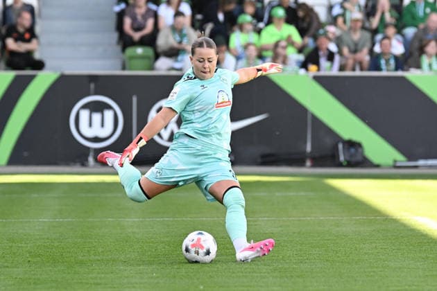 Fußball I Frauen I Saison 2026-2027 I Bundesliga I 3. Spieltag I VfL Wolfsburg - SV Werder Bremen I 06.09.2026 Mariella El Sherif (39, SV Werder Bremen) spielt den Ball Freisteller, Nahaufnahme, Porträt, Portrait, Einzelfoto, Einzelbild, Körper Wolfsburg AOK Stadion Niedersachsen Deutschland *** Soccer I Women s I 2026–2027 Season I Bundesliga I Matchday 3 I VfL Wolfsburg vs. SV Werder Bremen I September 6, 2026 Mariella El Sherif 39, SV Werder Bremen plays the ball; free kick, close-up, portrait, individual photo, single image, body; Wolfsburg AOK Stadium, Lower Saxony, Germany Copyright: xLobeca InesxHähnelx