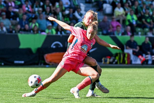 Fußball I Frauen I Saison 2026-2027 I Bundesliga I 3. Spieltag I VfL Wolfsburg - SV Werder Bremen I 06.09.2026 Zweikampf Elena Dhont (31, SV Werder Bremen) und Ella Peddemors (5, VfL Wolfsburg) Wolfsburg AOK Stadion Niedersachsen Deutschland *** Soccer I Women s I 2026–2027 Season I Bundesliga I Matchday 3 I VfL Wolfsburg vs. SV Werder Bremen I September 6, 2026: A tackle between Elena Dhont (31), SV Werder Bremen, and Ella Peddemors (5), VfL Wolfsburg, AOK Stadium, Lower Saxony, Germany Copyright: xLobeca InesxHähnelx