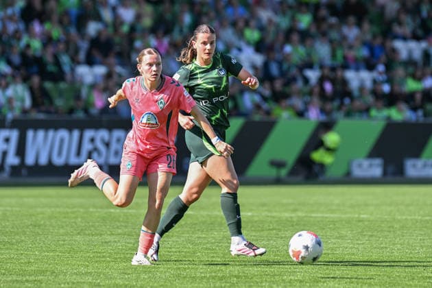 Fußball I Frauen I Saison 2026-2027 I Bundesliga I 3. Spieltag I VfL Wolfsburg - SV Werder Bremen I 06.09.2026 Zweikampf Sarah Ernst (26, SV Werder Bremen), Katharina Piljic (17, VfL Wolfsburg) Wolfsburg AOK Stadion Niedersachsen Deutschland *** Soccer I Women s I 2026–2027 Season I Bundesliga I Matchday 3 I VfL Wolfsburg vs. SV Werder Bremen I September 6, 2026 Tackle between Sarah Ernst (26), SV Werder Bremen, and Katharina Piljic (17), VfL Wolfsburg, AOK Stadium, Lower Saxony, Germany Copyright: xLobeca InesxHähnelx