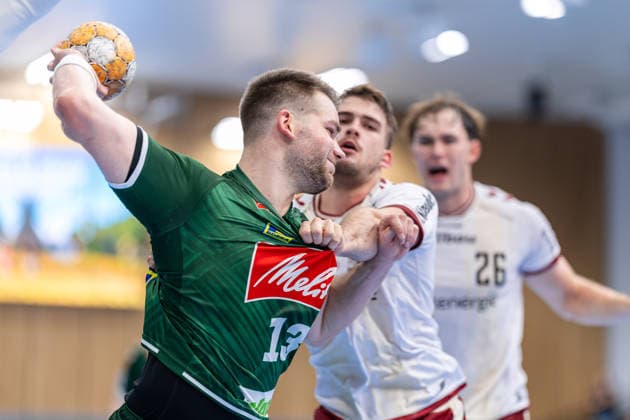 L R Ian Weber (GWD Minden), No. 13, in a duel with Nicholas Schley (TuSEM Essen), No. 22, GER, GWD Minden vs. TuSEM Essen, Handball, 2nd Bundesliga, Matchday 2, 2026–2027 season, September 6, 2026 GER, GWD Minden vs. TuSEM Essen, Handball, 2nd Bundesliga, Matchday 2, 2026–2027 season, September 6, 2026 Minden Copyright: xEibner-Pressefoto JanxRollingerx EP_JSK