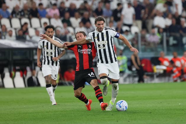 Juventus v AC Milan - Serie A 2026 27 Manuel Locatelli of Juventus FC plays against Luka Modric of AC Milan during the Serie A 2026 27 Matchday 3 match at Allianz Stadium in Turin, Italy, on September 6, 2026. Turin Italy  Copyright: xGurgenxHakobyanx originalFilename:hakobyan-seriea20260907_npN76.jpg