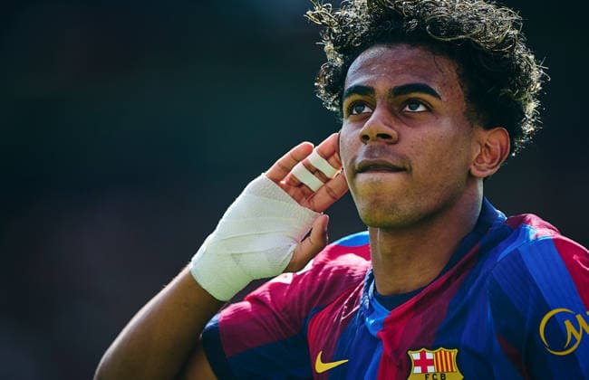 (260907) -- VALENCIA, Sept. 7, 2026 -- Barcelona s Lamine Yamal celebrates a goal during the Spanish La Liga football match between Valencia CF and FC Barcelona, Barca in Valencia, Spain, Sept. 6, 2026. ( Xinhua) (SP)SPAIN-VALENCIA-FOOTBALL-LA LIGA-VALENCIA CF VS FC BARCELONA Str 