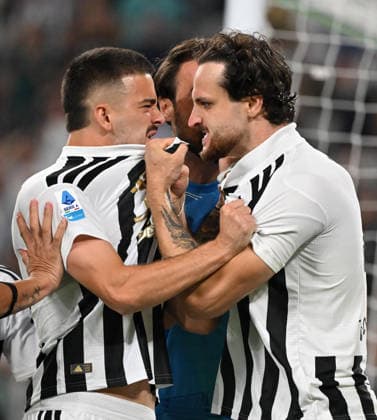 (260907) -- TURIN, Sept. 7, 2026 -- Juventus Federico Gatti (R) celebrates his goal with teammates during a Serie A football match between Juventus and AC Milan in Turin, Italy, Sept. 6, 2026. (Photo by Xinhua) (SP)ITALY-TURIN-FOOTBALL-SERIE A-JUVENTUS VS AC MILAN AlbertoxLingria 