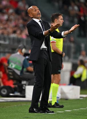 (260907) -- TURIN, Sept. 7, 2026 -- Juventus head coach Luciano Spalletti gestures during a Serie A football match between Juventus and AC Milan in Turin, Italy, Sept. 6, 2026. (Photo by Xinhua) (SP)ITALY-TURIN-FOOTBALL-SERIE A-JUVENTUS VS AC MILAN AlbertoxLingria 