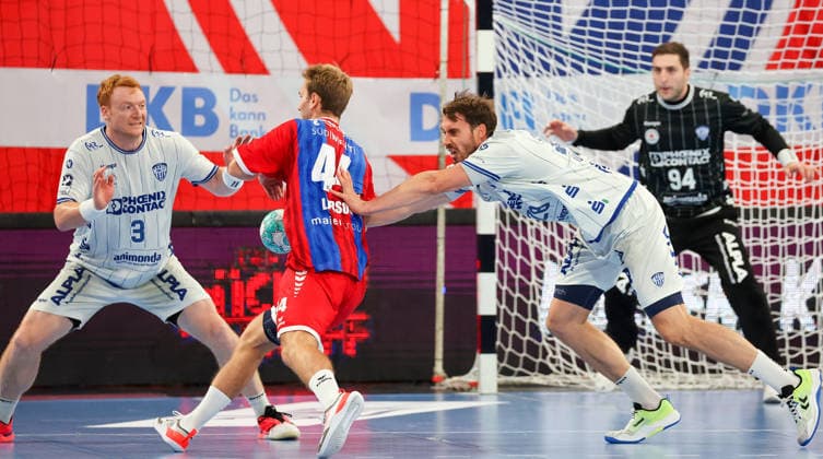 September 6, 2026, Germany, Bietigheim, Handball Bundesliga, 2026–2027 Season: SG BBM Bietigheim vs. TBV Lemgo; from left: Nicolai Theilinger (TVB), Maxim Orlov (BBM), Hendrik Wagner (TVB)