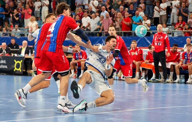 September 6, 2026, Germany, Bietigheim, Handball Bundesliga, 2026–2027 season: SG BBM Bietigheim vs. TBV Lemgo; from left: Fynn Luca Nicolaus (BBM), Tim Suton (TBV)
