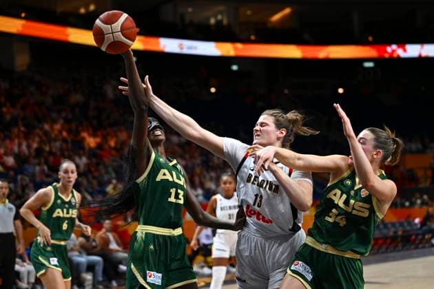 Belgium v Australia - FIBA Women s Basketball World Cup 2026 BERLIN, GERMANY - SEPTEMBER 07 : Magbegor Ezi power forward of Australia, Linskens Kyara center of Belgium and Bourne Isabelle forward of Australia during the FIBA Women s Basketball World Cup group C phase match between Belgium and Australia in Berlin on September 7, 2026 in Berlin, Germany, 07 09 2026 Berlin Germany  Copyright: xVincentxKalutx