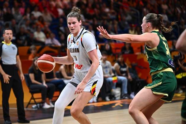 Belgium v Australia - FIBA Women s Basketball World Cup 2026 BERLIN, GERMANY - SEPTEMBER 07 : Linskens Kyara center of Belgium and Bourne Isabelle forward of Australia during the FIBA Women s Basketball World Cup group C phase match between Belgium and Australia in Berlin on September 7, 2026 in Berlin, Germany, 07 09 2026 Berlin Germany  Copyright: xVincentxKalutx