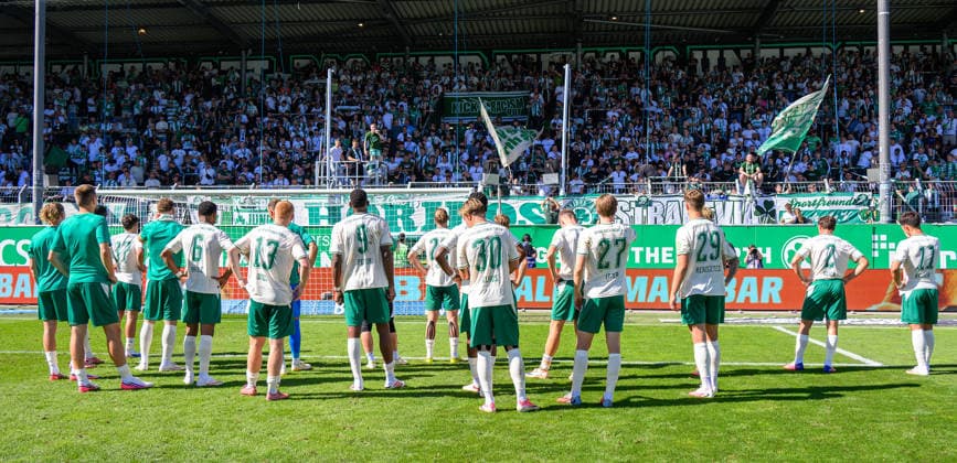 September 6, 2026 Soccer Season 2026–2027, 2nd Bundesliga, Matchday 4: SpVgg Greuther Fürth vs. Kleeblatt FC Heidenheim. Sports photo by Zink xwoxzix. DFL regulations prohibit any use of photographs as image sequences and or quasi-video; for editorial use only. Fürth team in front of Greuther Fürth fans; fan block; Kleeblatt fans after the game