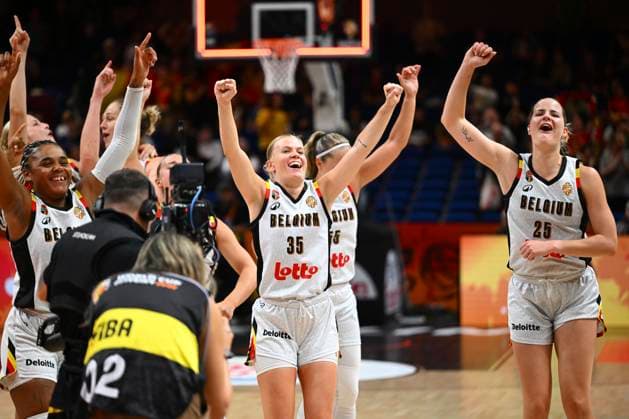 Belgium v Australia - FIBA Women s Basketball World Cup 2026 BERLIN, GERMANY - SEPTEMBER 07 : Lisowa Mbaka Maxuella small forward of Belgium, Vanloo Julie guard of Belgium, Massey Becky center of Belgium celebrate the victory during the FIBA Women s Basketball World Cup group C phase match between Belgium and Australia in Berlin on September 7, 2026 in Berlin, Germany, 07 09 2026 Berlin Germany  Copyright: xVincentxKalutx