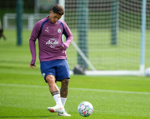 Manchester City Training Enzo Fernandez of Manchester City passes the ball during the Manchester City Training Session ahead of the UEFA Champions League Round 1 game against FC Porto at the Etihad Campus, Manchester, England on 7 September 2026 Credit: Steve Flynn Every Second Media Editorial use only. All images are copyright Every Second Media Limited. No images may be reproduced without prior permission. Copyright: xIMAGO EveryxSecondxMediax ESM-2141-0007 StevexFlynnx xEveryxSecondxMediax