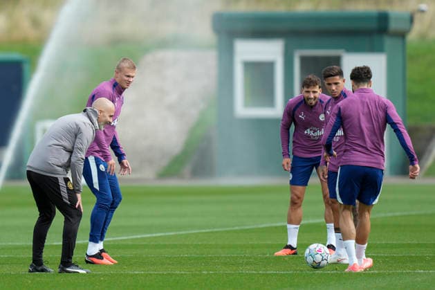 Manchester City Training Manchester City manager Enzo Maresca jokes with his players during the Manchester City Training Session ahead of the UEFA Champions League Round 1 game against FC Porto at the Etihad Campus, Manchester, England on 7 September 2026 Credit: Steve Flynn Every Second Media Editorial use only. All images are copyright Every Second Media Limited. No images may be reproduced without prior permission. Copyright: xIMAGO EveryxSecondxMediax ESM-2141-0067 StevexFlynnx xEveryxSecondxMediax