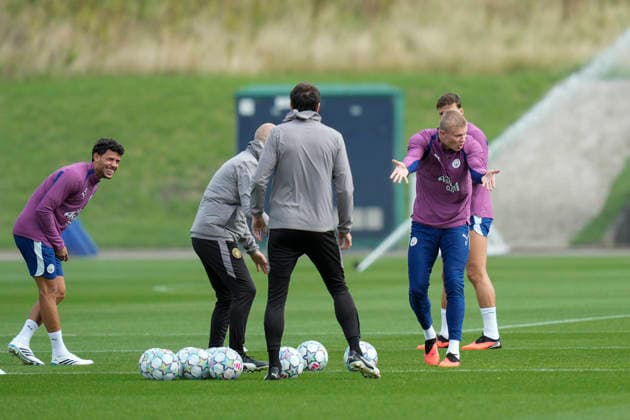 Manchester City Training Erling Haaland of Manchester City gestures as he jokes with team mates during the Manchester City Training Session ahead of the UEFA Champions League Round 1 game against FC Porto at the Etihad Campus, Manchester, England on 7 September 2026 Credit: Steve Flynn Every Second Media Editorial use only. All images are copyright Every Second Media Limited. No images may be reproduced without prior permission. Copyright: xIMAGO EveryxSecondxMediax ESM-2141-0069 StevexFlynnx xEveryxSecondxMediax
