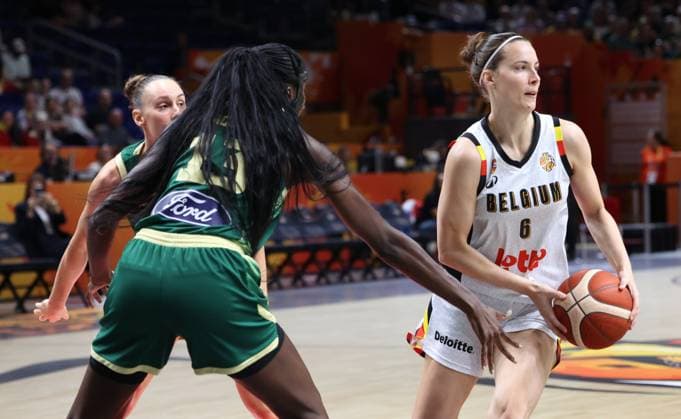 Australia™ Ezi Magbegor and Belgium s Antonia Delaere fight for the ball during a basketball game between Belgian national team, Nationalteam Belgian Cats and Australia, game 3 of the group phase at the FIBA Women s Basketball World Cup, on Monday 7 September 2026, in Berlin, Germany. The FIBA Women s Basketball World Cup takes place in Berlin from 4 to 23 September 2026. VIRGINIExLEFOUR  x185530252x