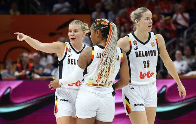 Belgium s Julie Vanloo and Belgium s Maxuella Lisowa Mbaka pictured during a basketball game between Belgian national team, Nationalteam Belgian Cats and Australia, game 3 of the group phase at the FIBA Women s Basketball World Cup, on Monday 7 September 2026, in Berlin, Germany. The FIBA Women s Basketball World Cup takes place in Berlin from 4 to 23 September 2026. VIRGINIExLEFOUR  x185530296x