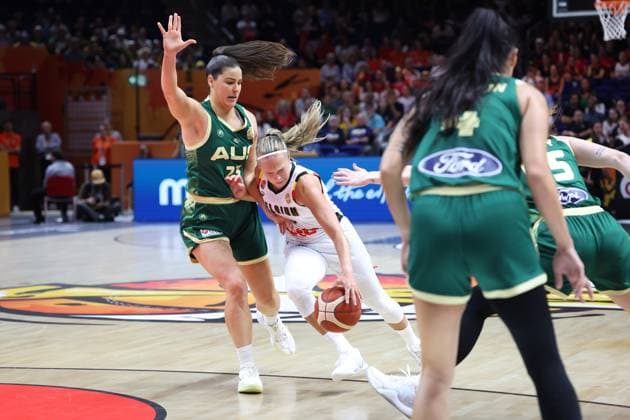 Australia™ Alex Fowler and Belgium s Julie Allemand fight for the ball during a basketball game between Belgian national team, Nationalteam Belgian Cats and Australia, game 3 of the group phase at the FIBA Women s Basketball World Cup, on Monday 7 September 2026, in Berlin, Germany. The FIBA Women s Basketball World Cup takes place in Berlin from 4 to 23 September 2026. VIRGINIExLEFOUR  x185530807x