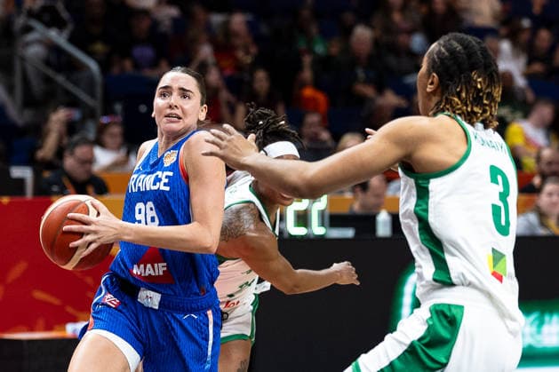 Pauline Astier (France), 98 (dribbling), Ezinne Kalu (Nigeria), 23, Pallas Kunaiyi (Nigeria), 03, GER, Nigeria vs. France, Basketball, 2026 FIBA Women s World Cup, Group Stage, Matchday 3, September 7, 2026, GER, Nigeria vs. France, Basketball, 2026 FIBA Women’s World Cup, Group Stage, Matchday 3, September 7, 2026, Berlin Copyright: xEibner-Pressefoto MaxxVincenx EP_MVN