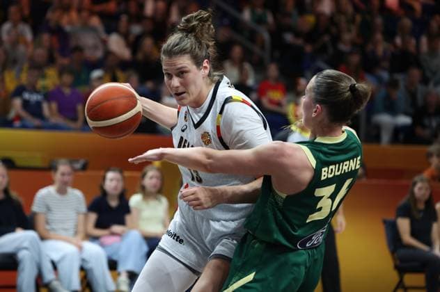 Belgium s Kyara Linskens and Australia™ Isabelle Bourne fight for the ball during a basketball game between Belgian national team, Nationalteam Belgian Cats and Australia, game 3 of the group phase at the FIBA Women s Basketball World Cup, on Monday 7 September 2026, in Berlin, Germany. The FIBA Women s Basketball World Cup takes place in Berlin from 4 to 23 September 2026. VIRGINIExLEFOUR  x185531413x
