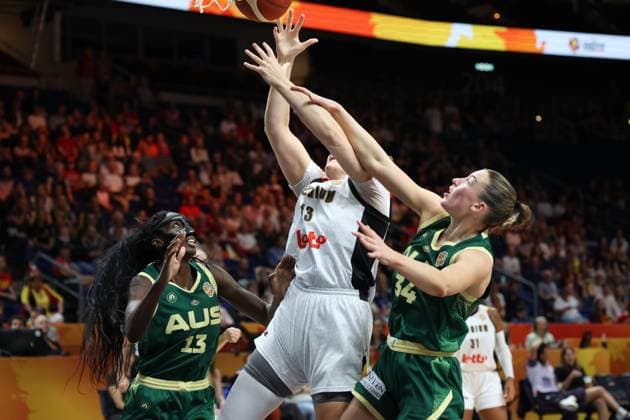 Belgium s Kyara Linskens and Australia™ Isabelle Bourne fight for the ball during a basketball game between Belgian national team, Nationalteam Belgian Cats and Australia, game 3 of the group phase at the FIBA Women s Basketball World Cup, on Monday 7 September 2026, in Berlin, Germany. The FIBA Women s Basketball World Cup takes place in Berlin from 4 to 23 September 2026. VIRGINIExLEFOUR  x185531406x