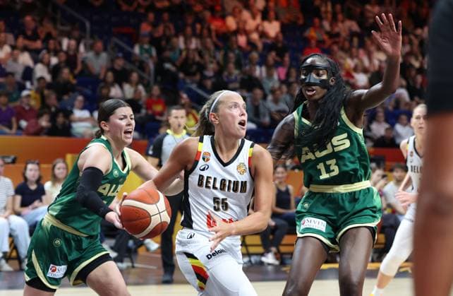 Belgium s Julie Allemand and Australia™ Ezi Magbegor fight for the ball during a basketball game between Belgian national team, Nationalteam Belgian Cats and Australia, game 3 of the group phase at the FIBA Women s Basketball World Cup, on Monday 7 September 2026, in Berlin, Germany. The FIBA Women s Basketball World Cup takes place in Berlin from 4 to 23 September 2026. VIRGINIExLEFOUR  x185531643x