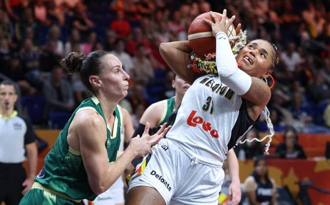 Belgium s Maxuella Lisowa Mbaka and Australia™ Steph Talbot fight for the ball during a basketball game between Belgian national team, Nationalteam Belgian Cats and Australia, game 3 of the group phase at the FIBA Women s Basketball World Cup, on Monday 7 September 2026, in Berlin, Germany. The FIBA Women s Basketball World Cup takes place in Berlin from 4 to 23 September 2026. VIRGINIExLEFOUR  x185532517x